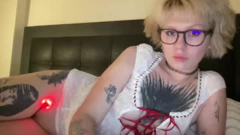 NaughtyLayla666 online show from May 14, 8:59 pm