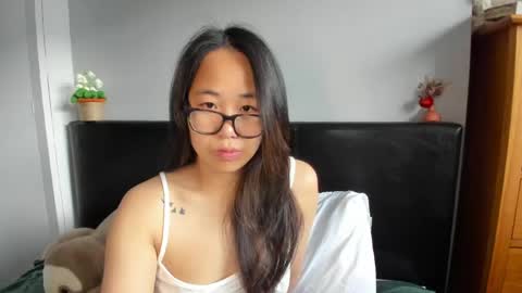 Snapshot of naughtynerdygirl chatting on May 12, 9:39 am Gigi Chu online show from May 12, 9:39 am