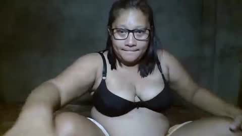 Snapshot of naughtypinay08 chatting on May 21, 3:19 pm juls online show from May 21, 3:19 pm