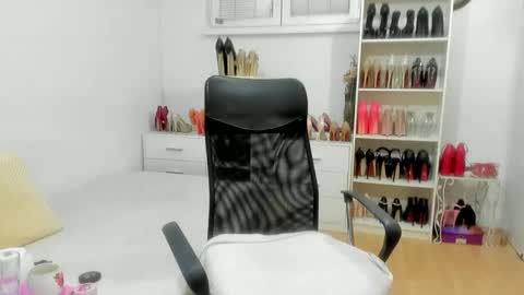 Snapshot of naughtysabine1 chatting on October 18, 9:21 am naughtysabine1 online show from October 18, 9:21 am