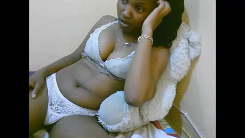 Snapshot of naughtysammur25 chatting on October 25, 1:24 am naughtyqueen online show from October 25, 1:24 am