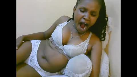 Snapshot of naughtysammur25 chatting on October 26, 1:33 am naughtyqueen online show from October 26, 1:33 am