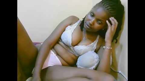 Snapshot of naughtysammur25 chatting on October 27, 10:36 pm naughtyqueen online show from October 27, 10:36 pm