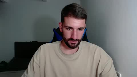 Snapshot of naugthy18boy chatting on December 10, 7:32 pm Nico online show from December 10, 7:32 pm