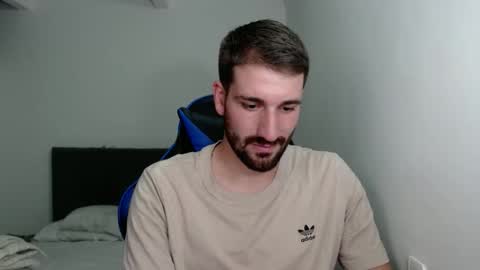 Snapshot of naugthy18boy chatting on December 17, 10:11 pm Nico online show from December 17, 10:11 pm