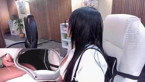         online show from November 8, 9:09 am