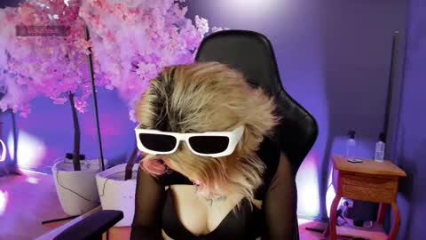 Snapshot of navier__ chatting on November 4, 3:22 pm Navier online show from November 4, 3:22 pm