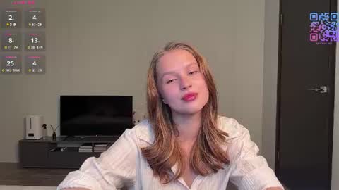 Mia online show from June 30, 7:37 pm