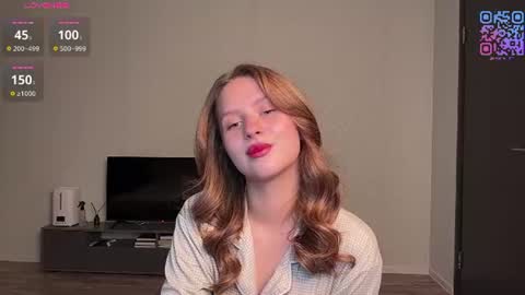 Mia online show from July 2, 7:31 pm