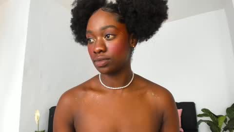 Snapshot of nayah_williams chatting on December 12, 4:53 pm Nayah Williams - OnlyFans online show from December 12, 4:53 pm