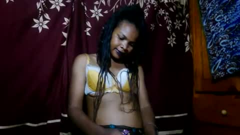 Nayla online show from June 15, 6:32 pm
