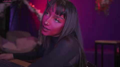 Snapshot of ne_fertari chatting on October 28, 11:47 am Nefertari online show from October 28, 11:47 am