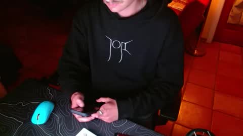 tootired online show from April 4, 6:22 am