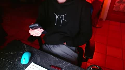 tootired online show from April 5, 4:09 am