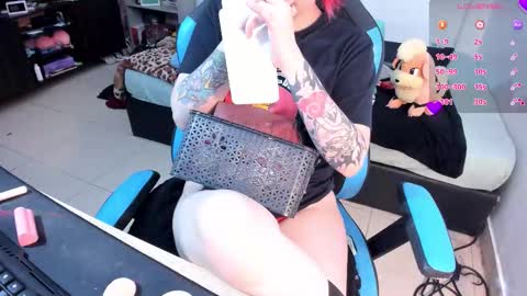 Geek Nicole    im Neeko UwU online show from September 20, 7:09 am