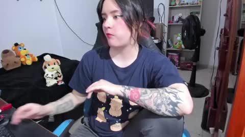 Snapshot of neeko_lol_ chatting on April 19, 6:10 pm Geek Nicole im Neeko UwU online show from April 19, 6:10 pm