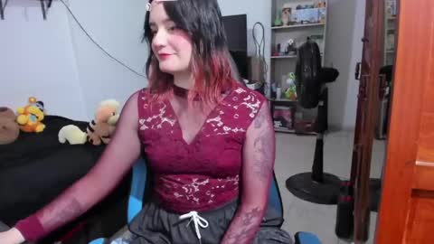 Snapshot of neeko_lol_ chatting on April 24, 1:35 pm Geek Nicole im Neeko UwU online show from April 24, 1:35 pm
