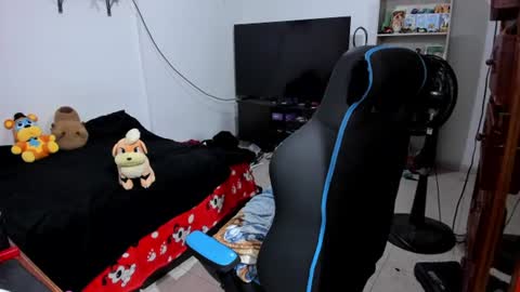 Snapshot of neeko_lol_ chatting on June 23, 10:02 am Geek Nicole im Neeko UwU online show from June 23, 10:02 am