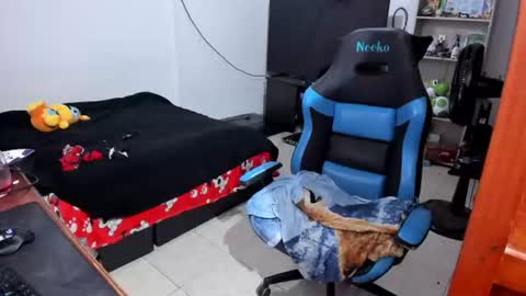 Snapshot of neeko_lol_ chatting on July 3, 11:38 am Geek Nicole im Neeko UwU online show from July 3, 11:38 am
