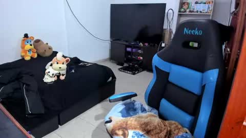 Snapshot of neeko_lol_ chatting on July 7, 11:47 am Geek Nicole im Neeko UwU online show from July 7, 11:47 am