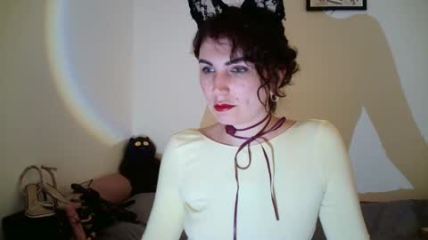 nefertiti_queen online show from April 14, 9:21 pm