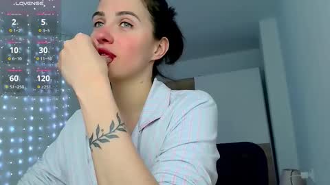 Snapshot of neferutt chatting on May 18, 7:41 pm Neferutt online show from May 18, 7:41 pm