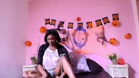 Snapshot of nehandaclarck_ chatting on October 10, 10:20 pm  Nehanda online show from October 10, 10:20 pm