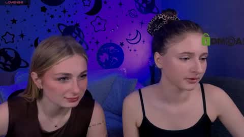 Snapshot of nekky_mouse chatting on June 20, 9:23 am Meow online show from June 20, 9:23 am