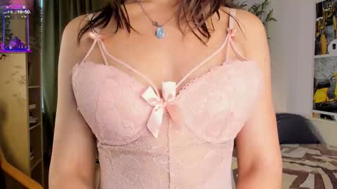 Snapshot of neldaestey chatting on September 21, 7:10 am Vicky and Beatrice online show from September 21, 7:10 am