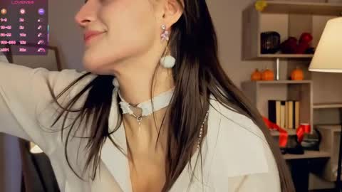 Vicky and Beatrice online show from April 4, 7:33 pm