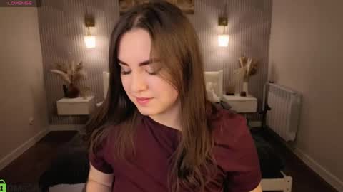 Snapshot of nelie_evans chatting on June 5, 1:12 am nelie_evans online show from June 5, 1:12 am