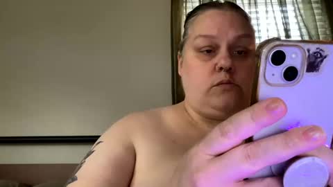 Snapshot of nellatlas chatting on September 12, 11:37 pm Nellie Atlas online show from September 12, 11:37 pm