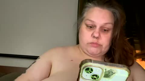 Snapshot of nellatlas chatting on October 13, 12:32 am Nellie Atlas online show from October 13, 12:32 am