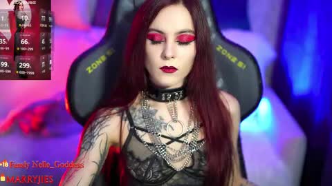 Snapshot of nelle_ chatting on November 12, 5:02 pm online show from November 12, 5:02 pm