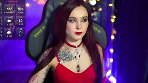 Snapshot of nelle_ chatting on December 1, 1:05 pm online show from December 1, 1:05 pm