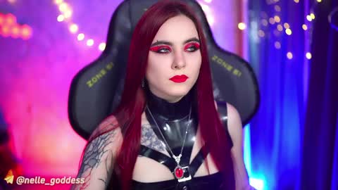 Snapshot of nelle_ chatting on May 12, 4:15 pm online show from May 12, 4:15 pm