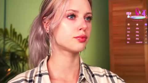 Snapshot of nelly_carroll chatting on September 10, 6:08 pm I am Nelly3 online show from September 10, 6:08 pm