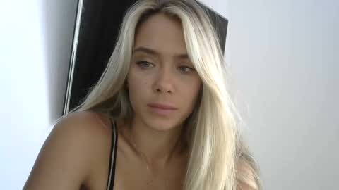 Snapshot of nelly_fortu chatting on April 23, 10:47 am nelly_fortu online show from April 23, 10:47 am