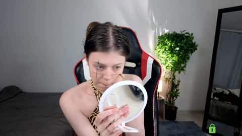 Snapshot of nellysunrise_1 chatting on October 30, 12:12 am nellysunrise_1 online show from October 30, 12:12 am