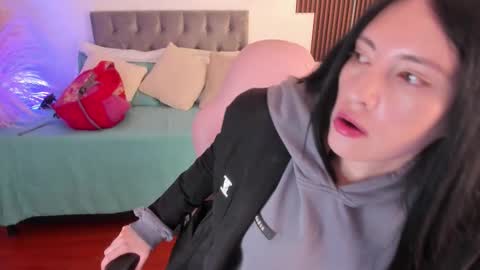 Sarah  online show from February 8, 2:04 am