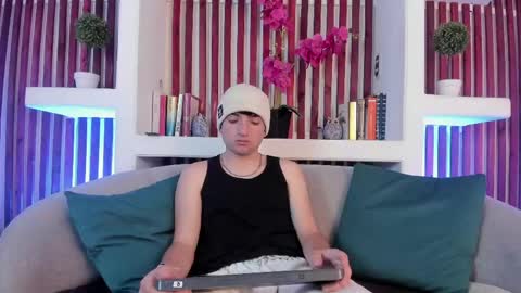 Zarek  online show from May 14, 11:17 am