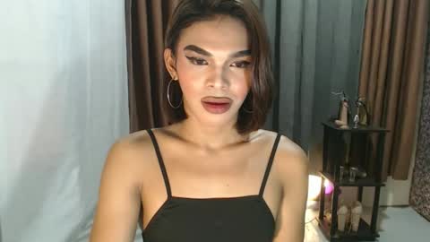 neomi online show from March 8, 4:00 pm