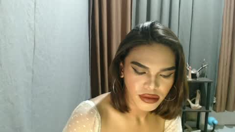 neomi online show from May 11, 3:40 pm
