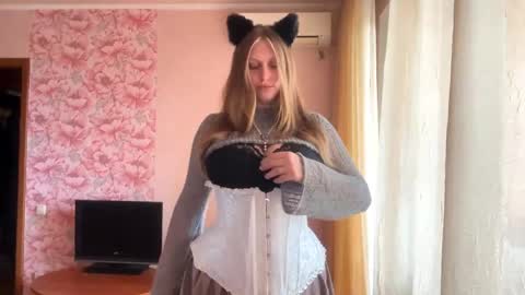 neomimaddern online show from April 18, 1:26 pm