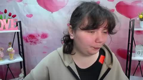 Snapshot of neonilalisova chatting on May 3, 5:13 am NeonilaLisova online show from May 3, 5:13 am