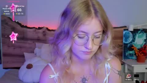 Snapshot of nerissa_xo chatting on September 20, 8:43 pm Nerissa online show from September 20, 8:43 pm