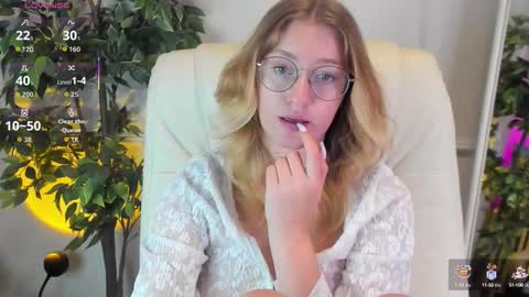 Snapshot of nerissa_xo chatting on October 4, 9:02 pm Nerissa online show from October 4, 9:02 pm