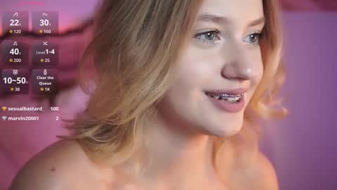 Snapshot of nerissa_xo chatting on October 18, 9:15 pm Nerissa online show from October 18, 9:15 pm