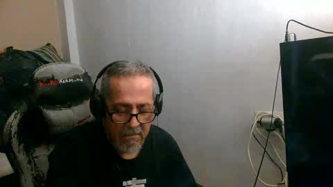 Snapshot of neron401 chatting on April 24, 2:03 am neron401 online show from April 24, 2:03 am