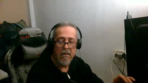 Snapshot of neron401 chatting on April 26, 12:19 am neron401 online show from April 26, 12:19 am